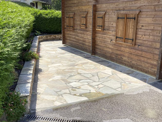 Espace Création Nature pose de dallage Arâches